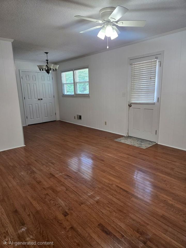 1503 Anthony Dr - Photo 4 of 12