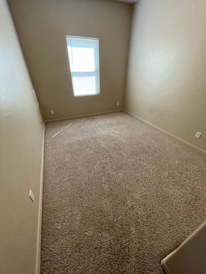 4099 Bella Sierra Ct - Photo 5 of 15