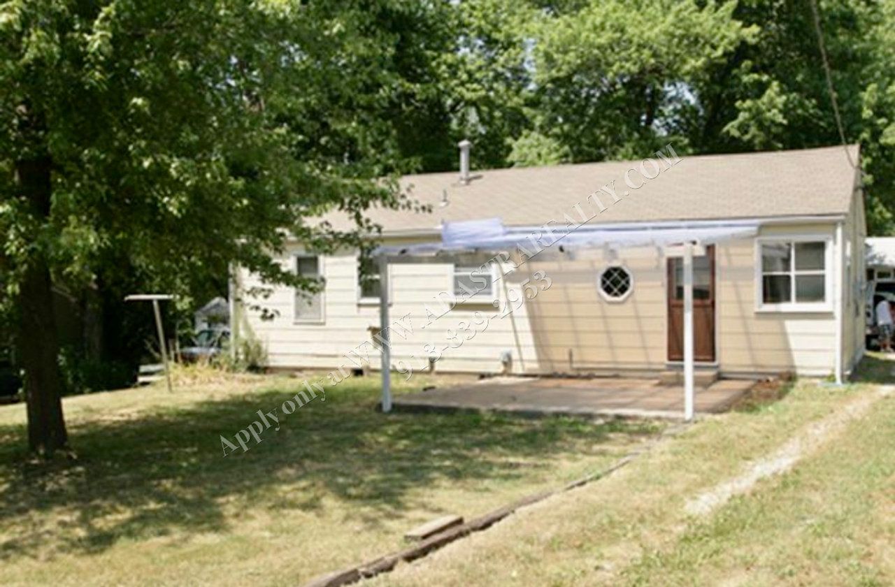 11315 E 77th Ter - Photo 2 of 6