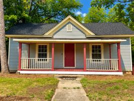 featured image of 413 Everett St