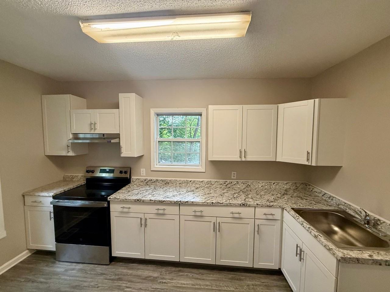 413 Everett St - Photo 3 of 22