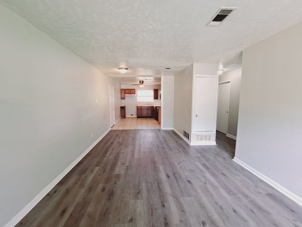 3831 Castle Hills Dr - Photo 3 of 15