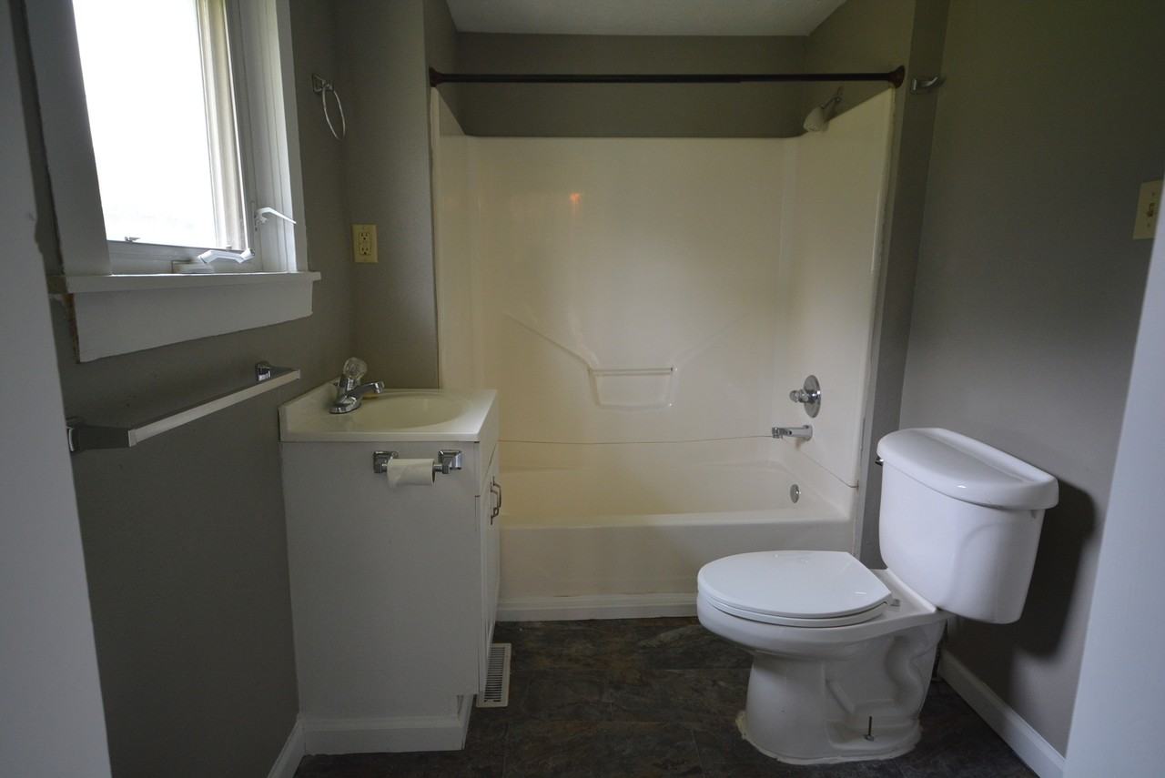 2012 W Webster St - Photo 5 of 16