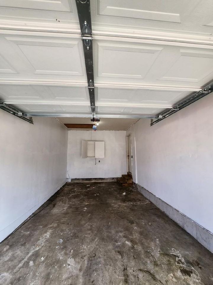 818 S Broadway Ave - Photo 3 of 13