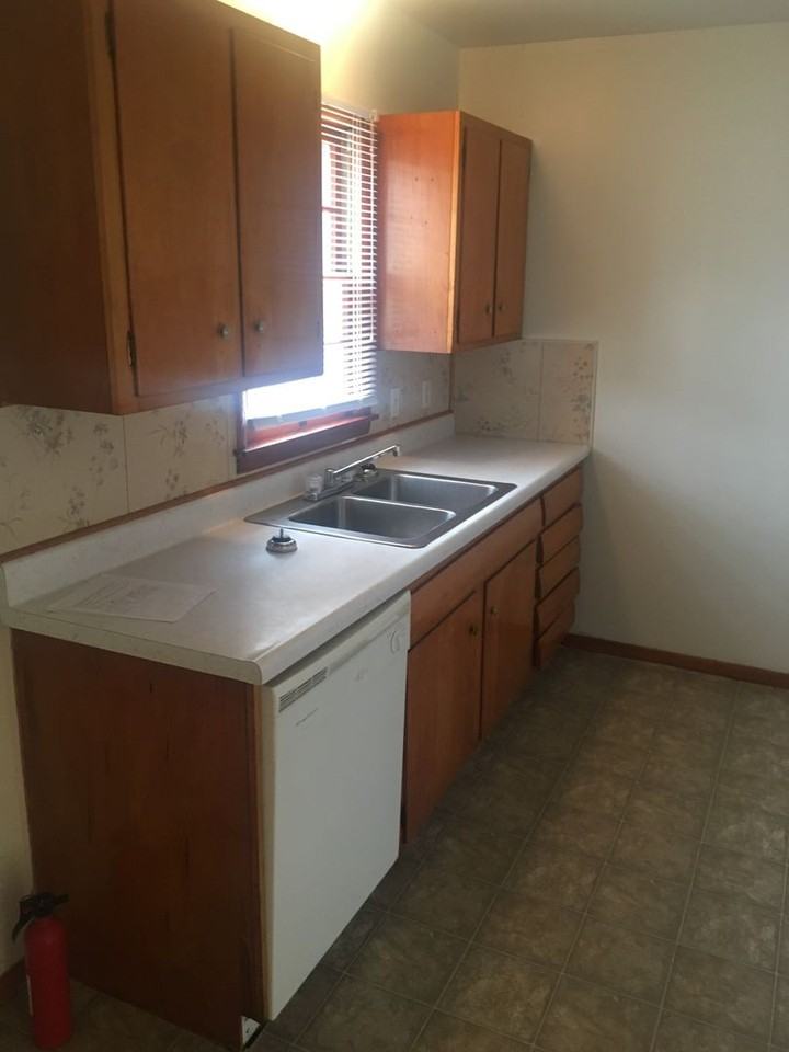1200 W 20th St - Photo 4 of 7