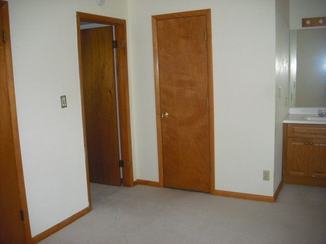 1200 W 20th St - Photo 5 of 7