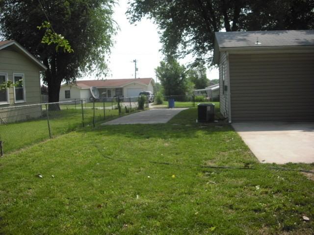 1200 W 20th St - Photo 7 of 7