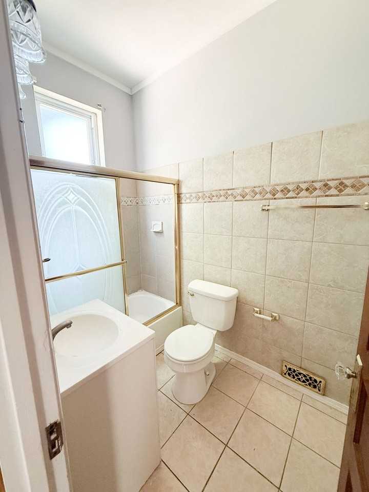 4250 Bates St - Photo 5 of 6