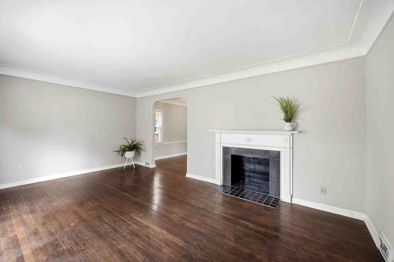 3889 Grenville Rd - Photo 4 of 33