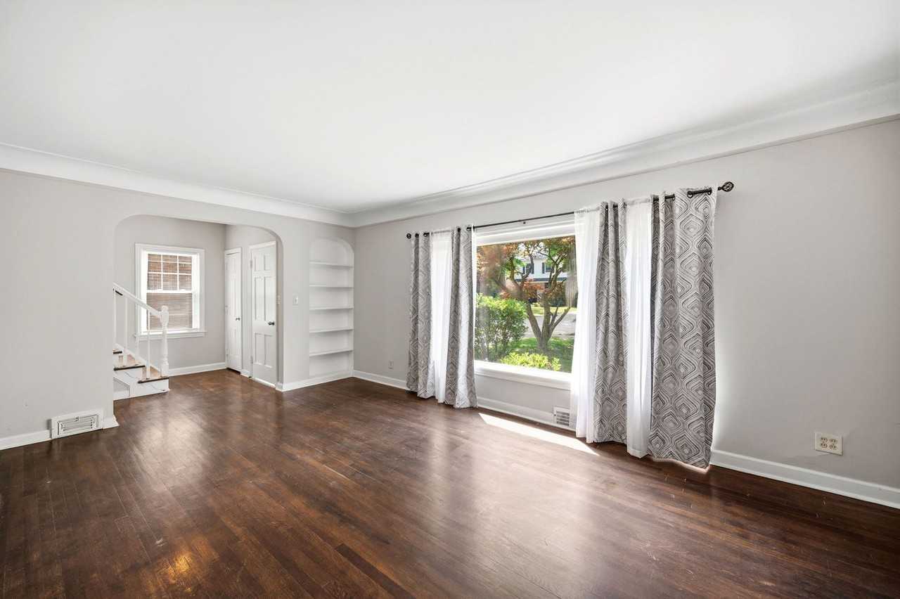 3889 Grenville Rd - Photo 5 of 33