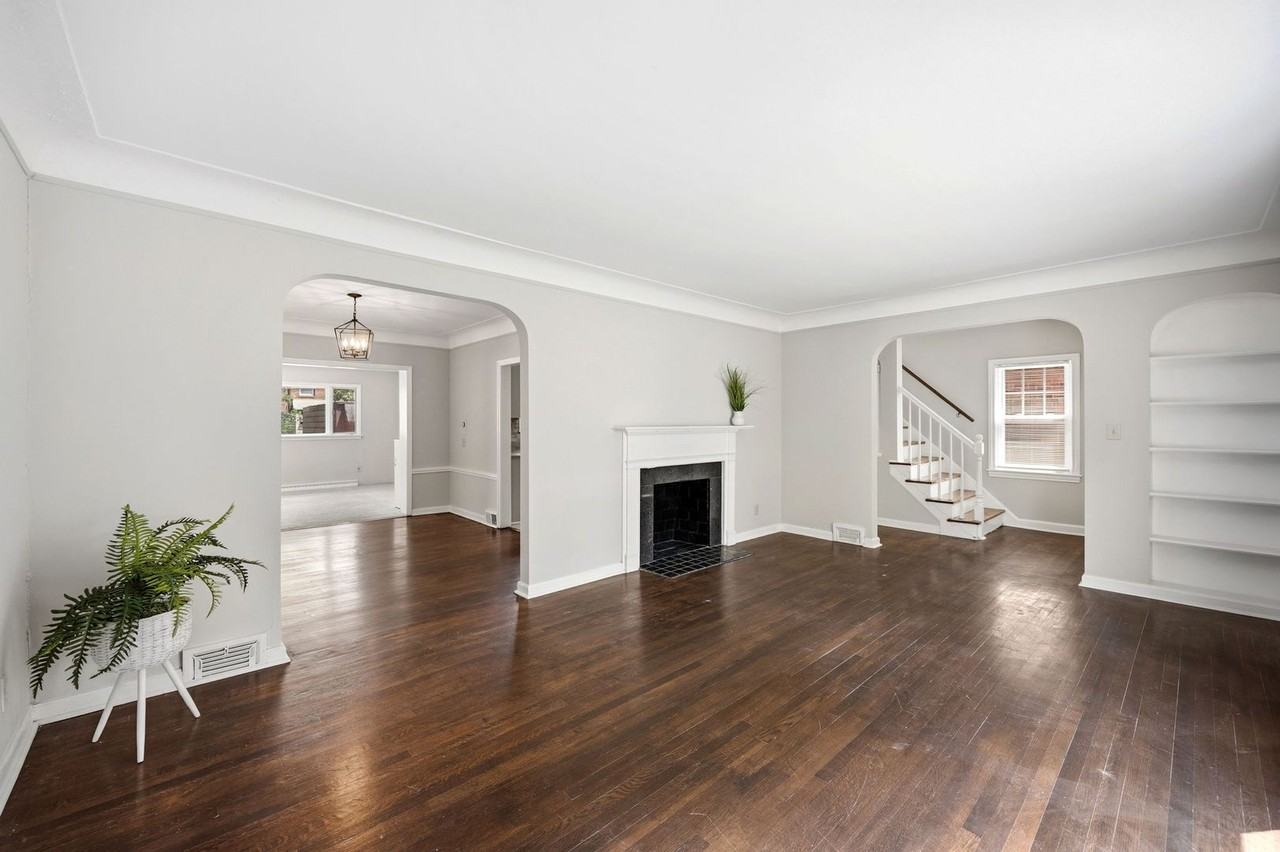 3889 Grenville Rd - Photo 6 of 33