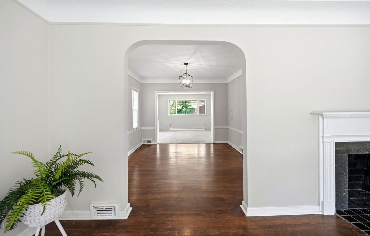 3889 Grenville Rd - Photo 7 of 33