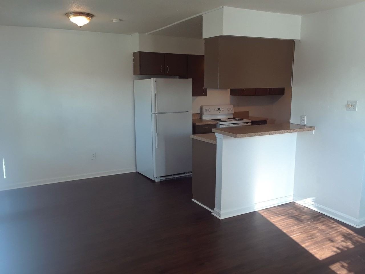 1232 Lynnhaven Pkwy - Photo 5 of 14