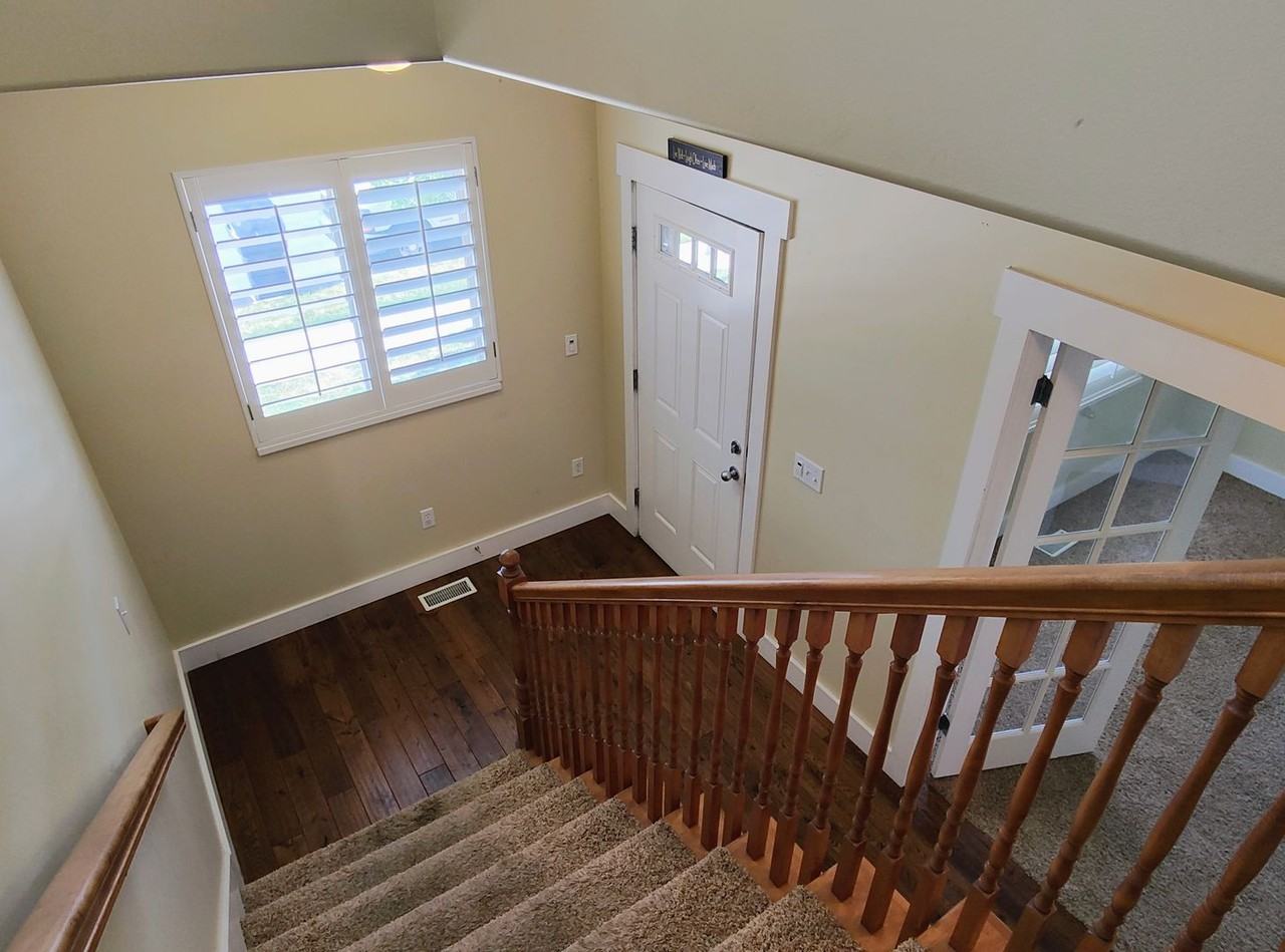 10231 S Eagle Cliff Way - Photo 2 of 33
