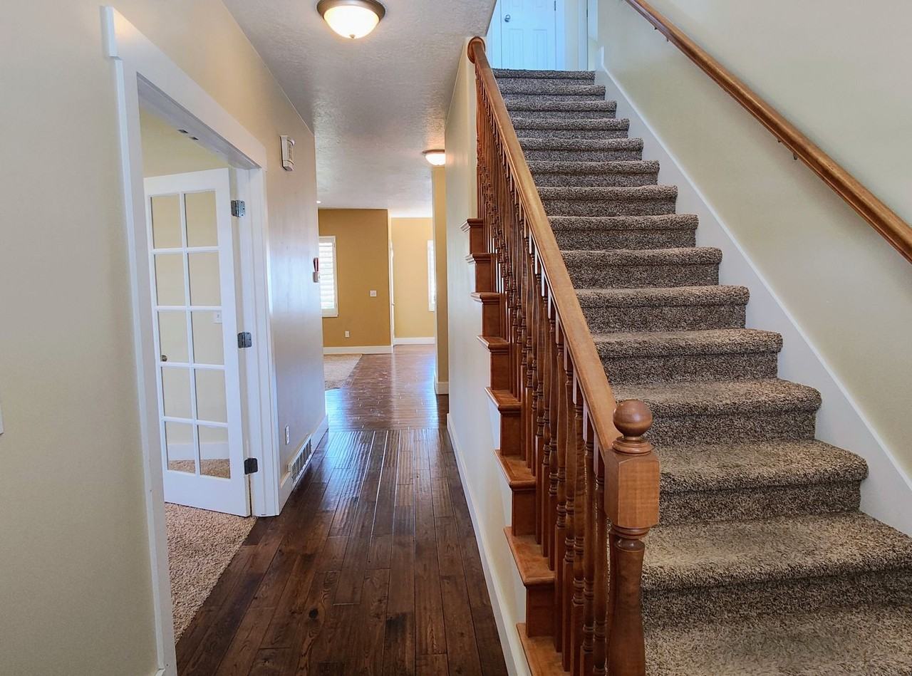 10231 S Eagle Cliff Way - Photo 3 of 33