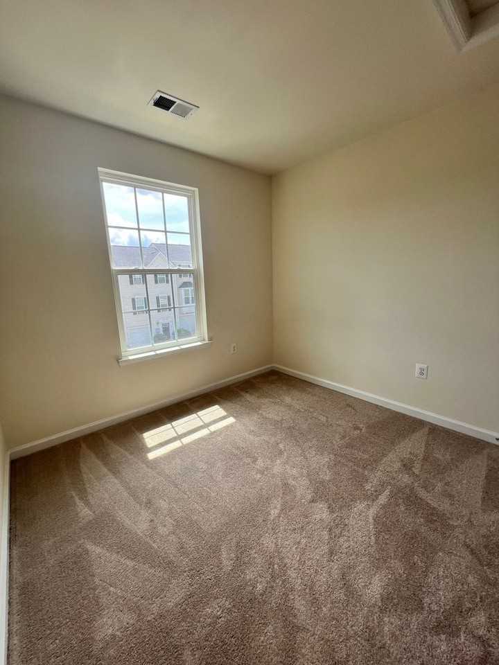 2012 Elm Tree Ct - Photo 6 of 11