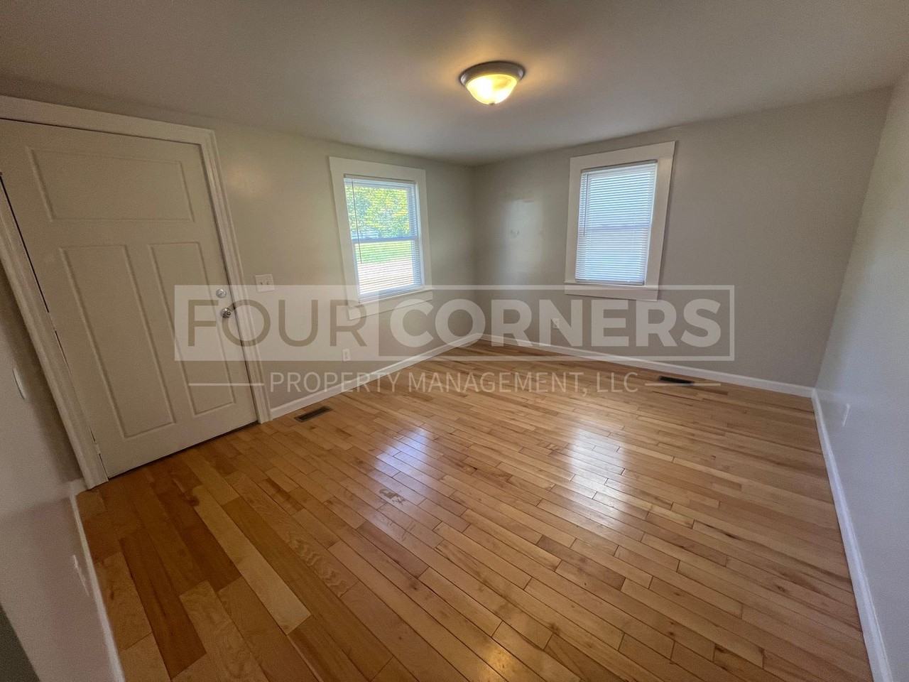 1901 Merritt Dr - Photo 2 of 15