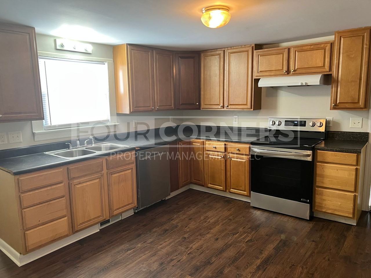 1901 Merritt Dr - Photo 4 of 15