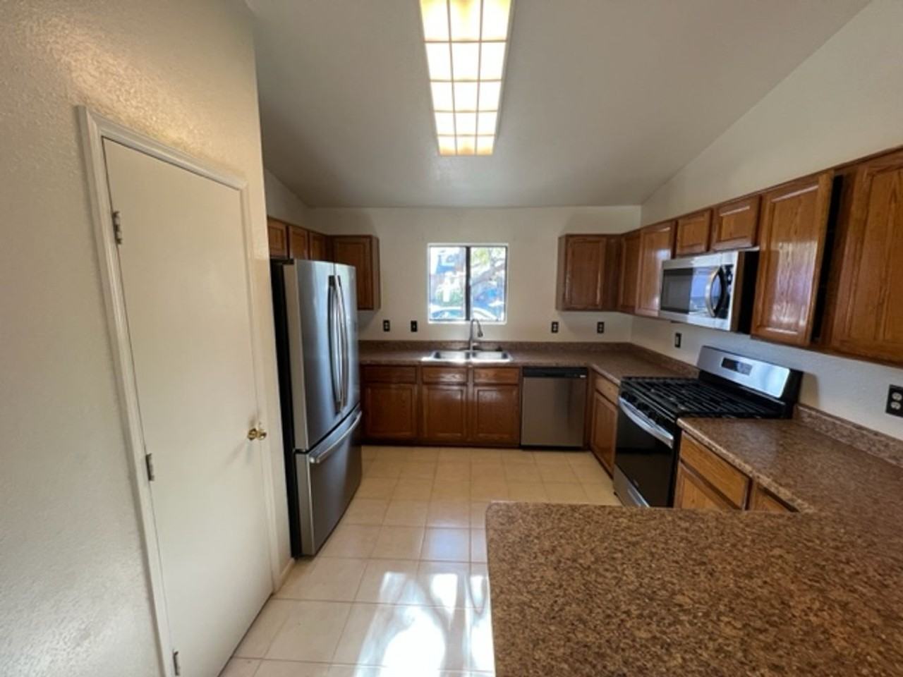 8057 S Carbury Way - Photo 5 of 23