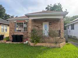 featured image of 3620 Clermont Dr