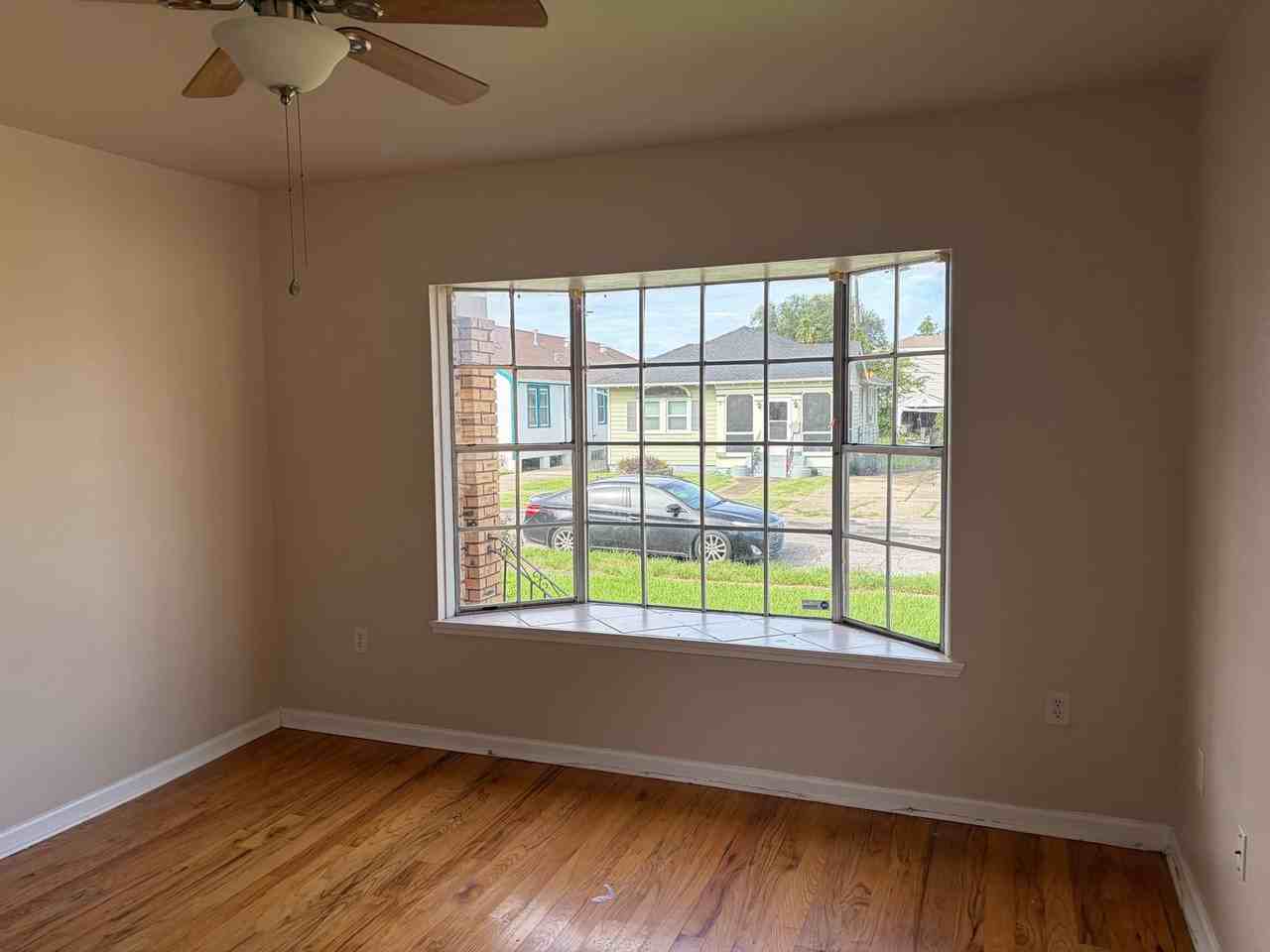 3620 Clermont Dr - Photo 2 of 9