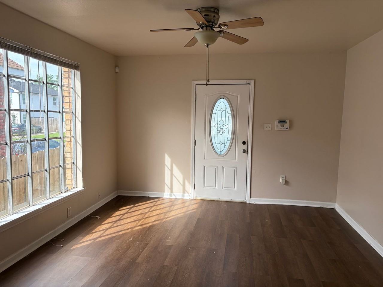 3620 Clermont Dr - Photo 4 of 9