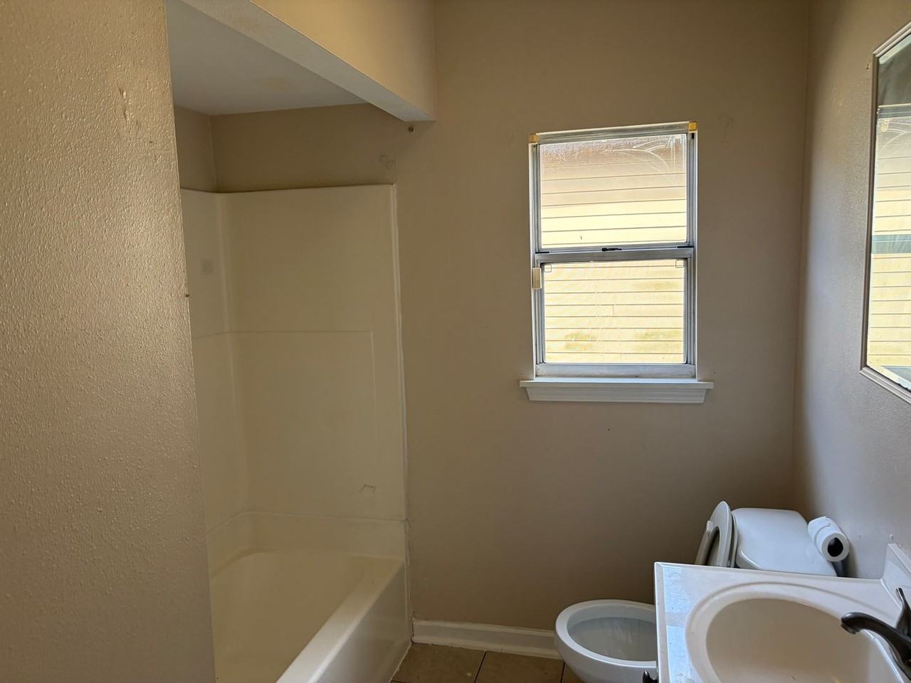 3620 Clermont Dr - Photo 6 of 9