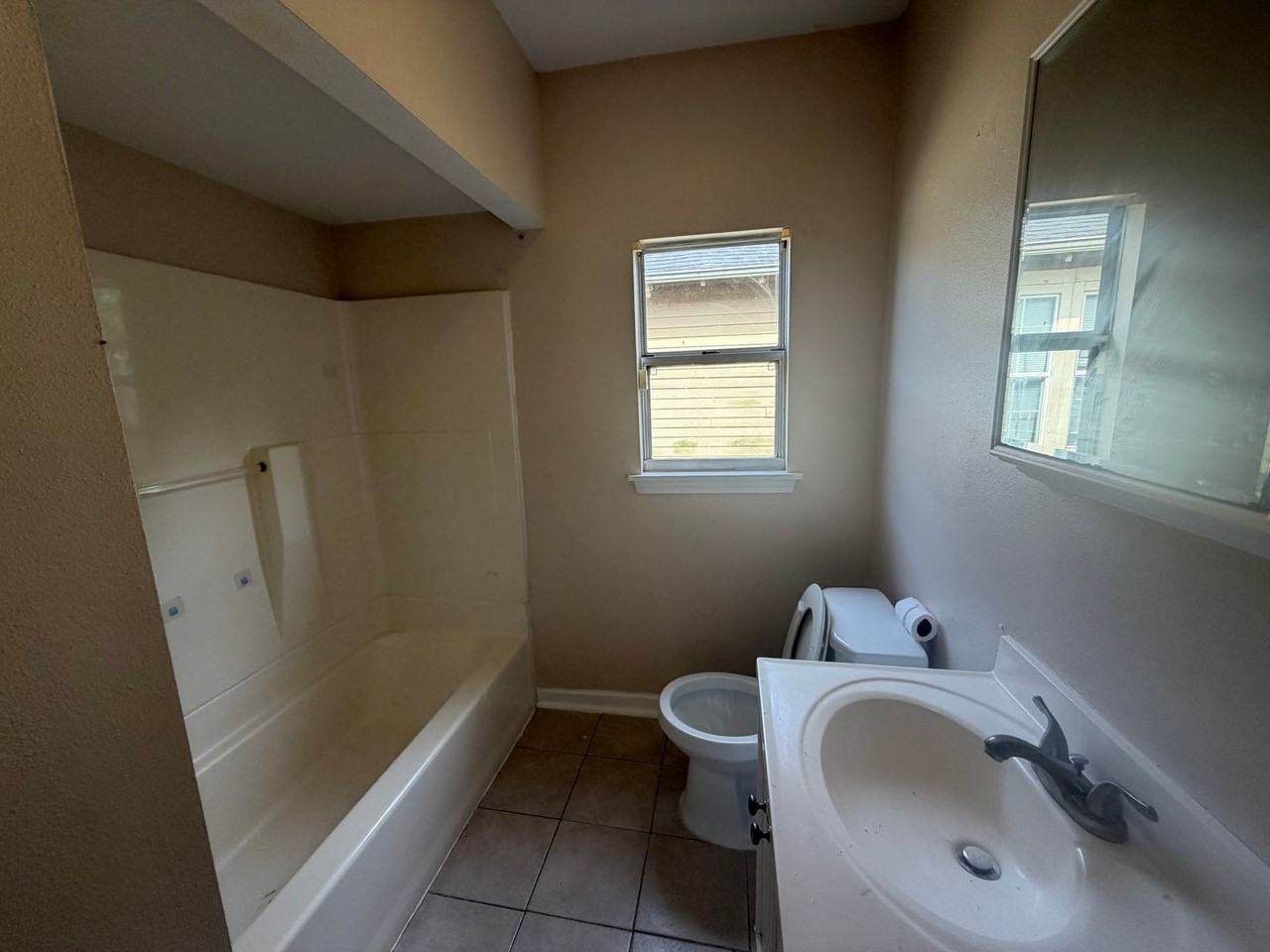 3620 Clermont Dr - Photo 7 of 9