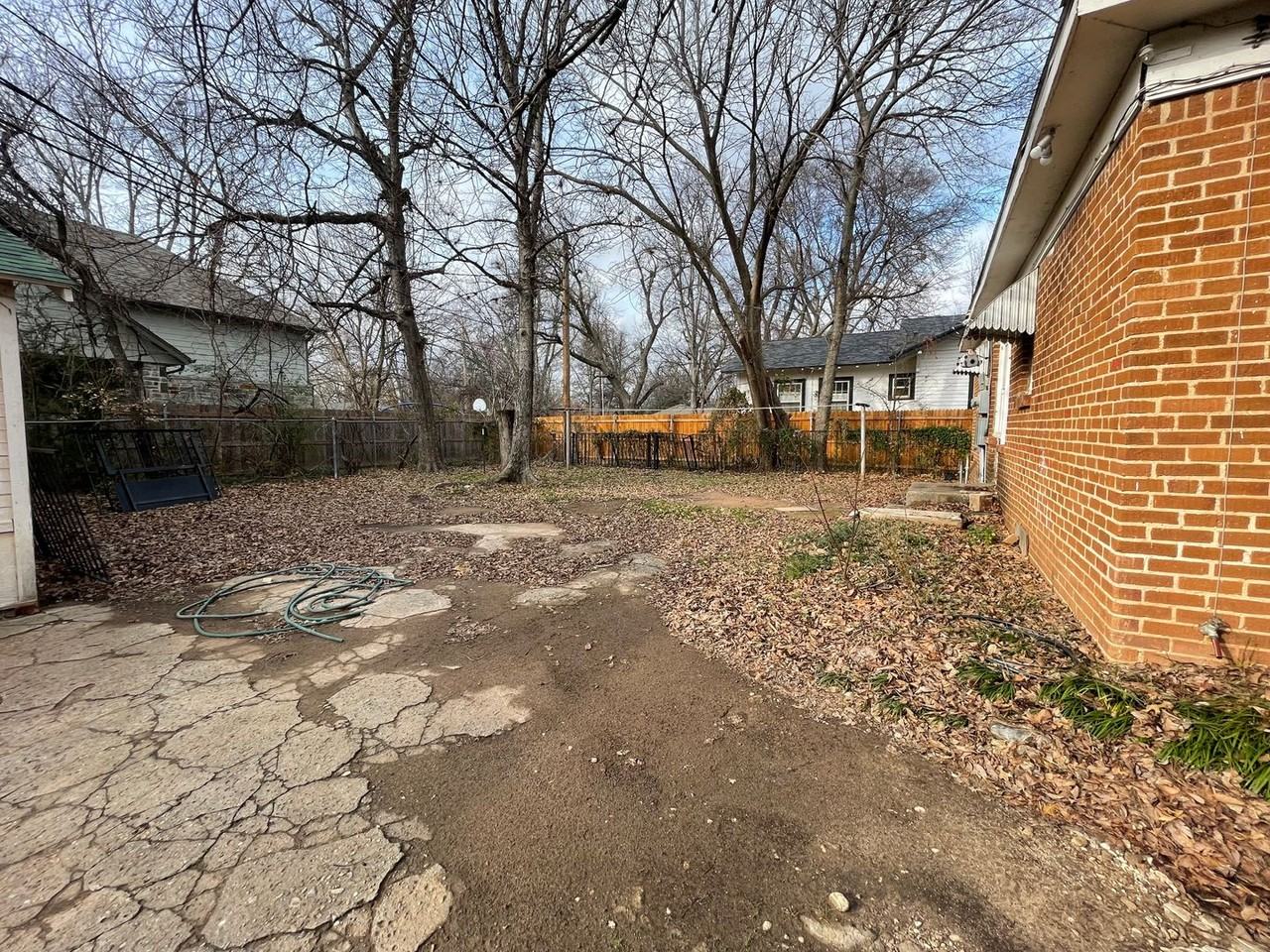 842 S Flood Ave - Photo 4 of 9
