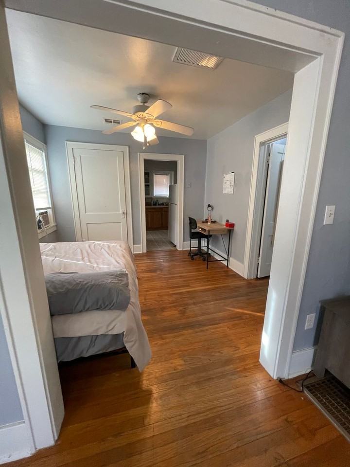 842 S Flood Ave - Photo 6 of 9