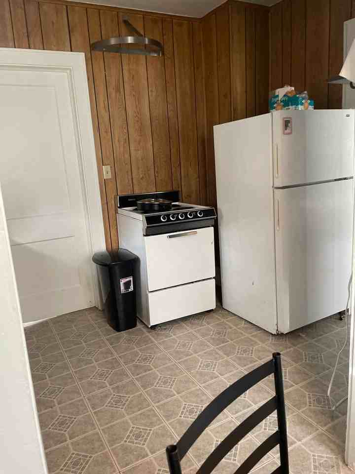 842 S Flood Ave - Photo 7 of 9