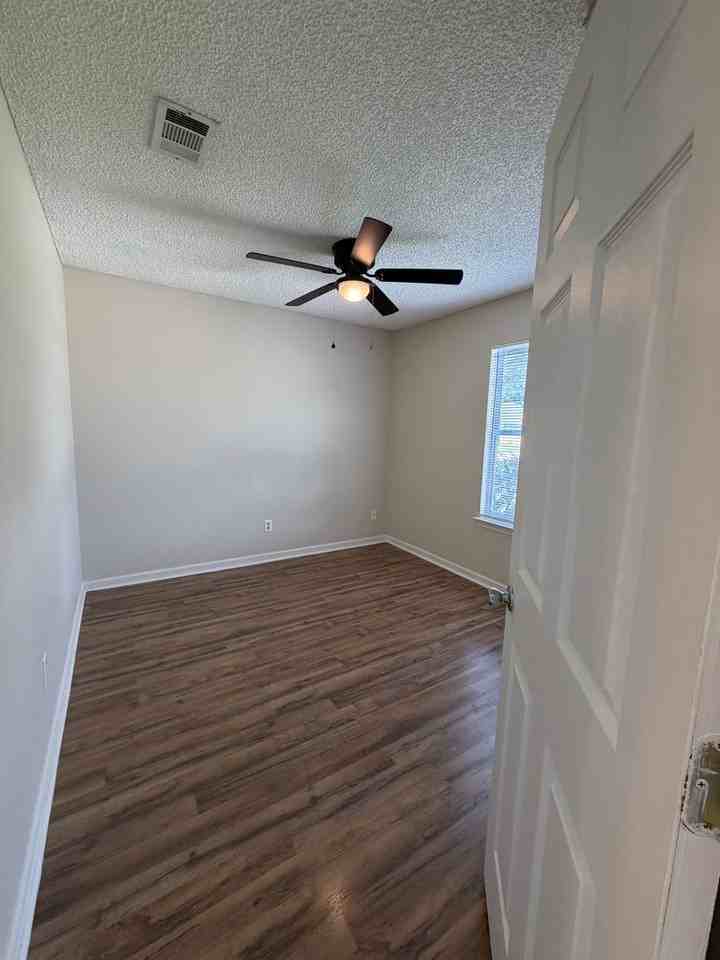 101 Talbot Ct - Photo 2 of 41
