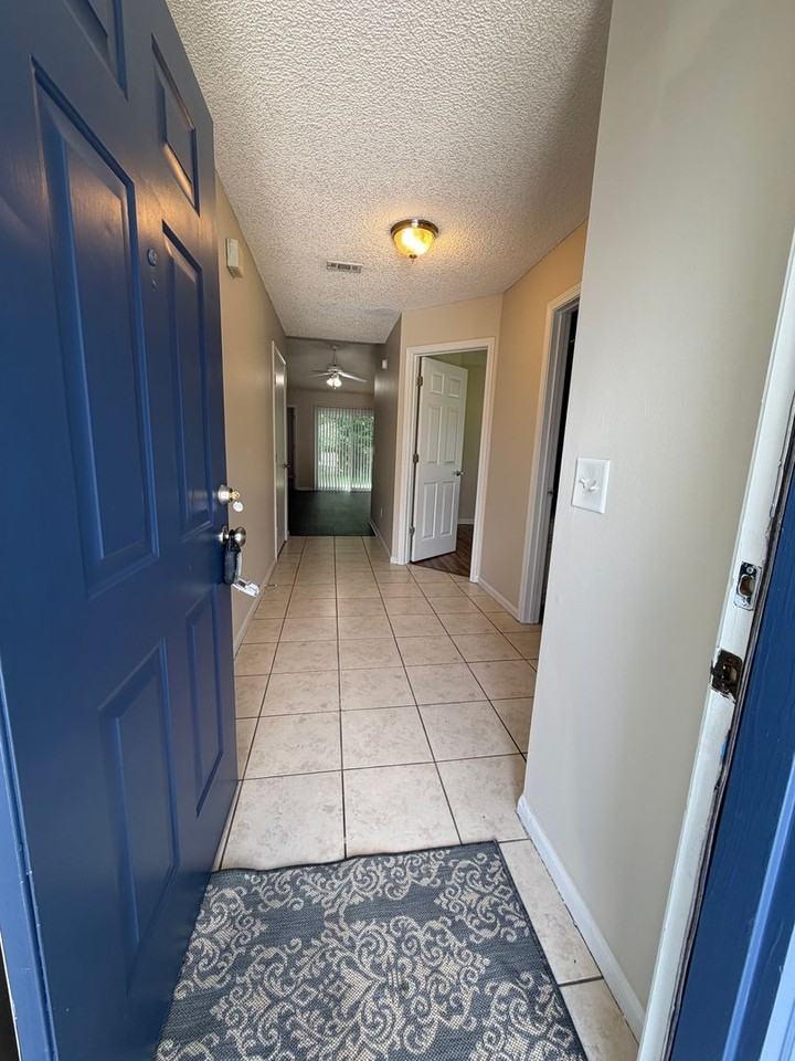 101 Talbot Ct - Photo 3 of 41