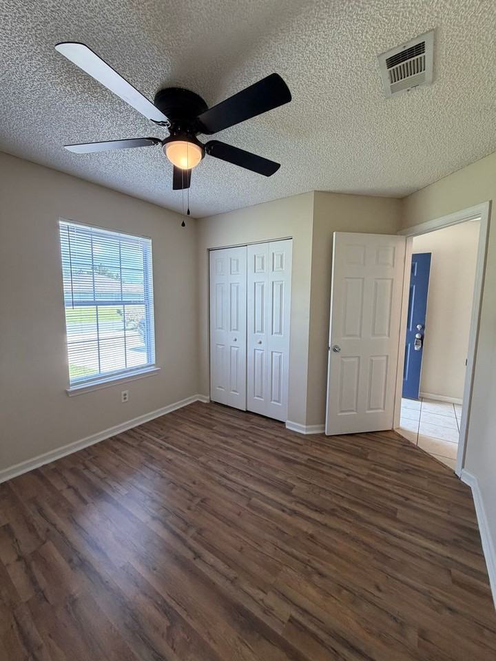 101 Talbot Ct - Photo 4 of 41