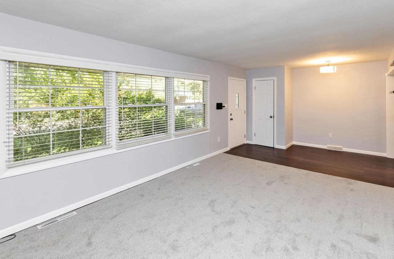 4509 Wakonda Pkwy - Photo 3 of 32