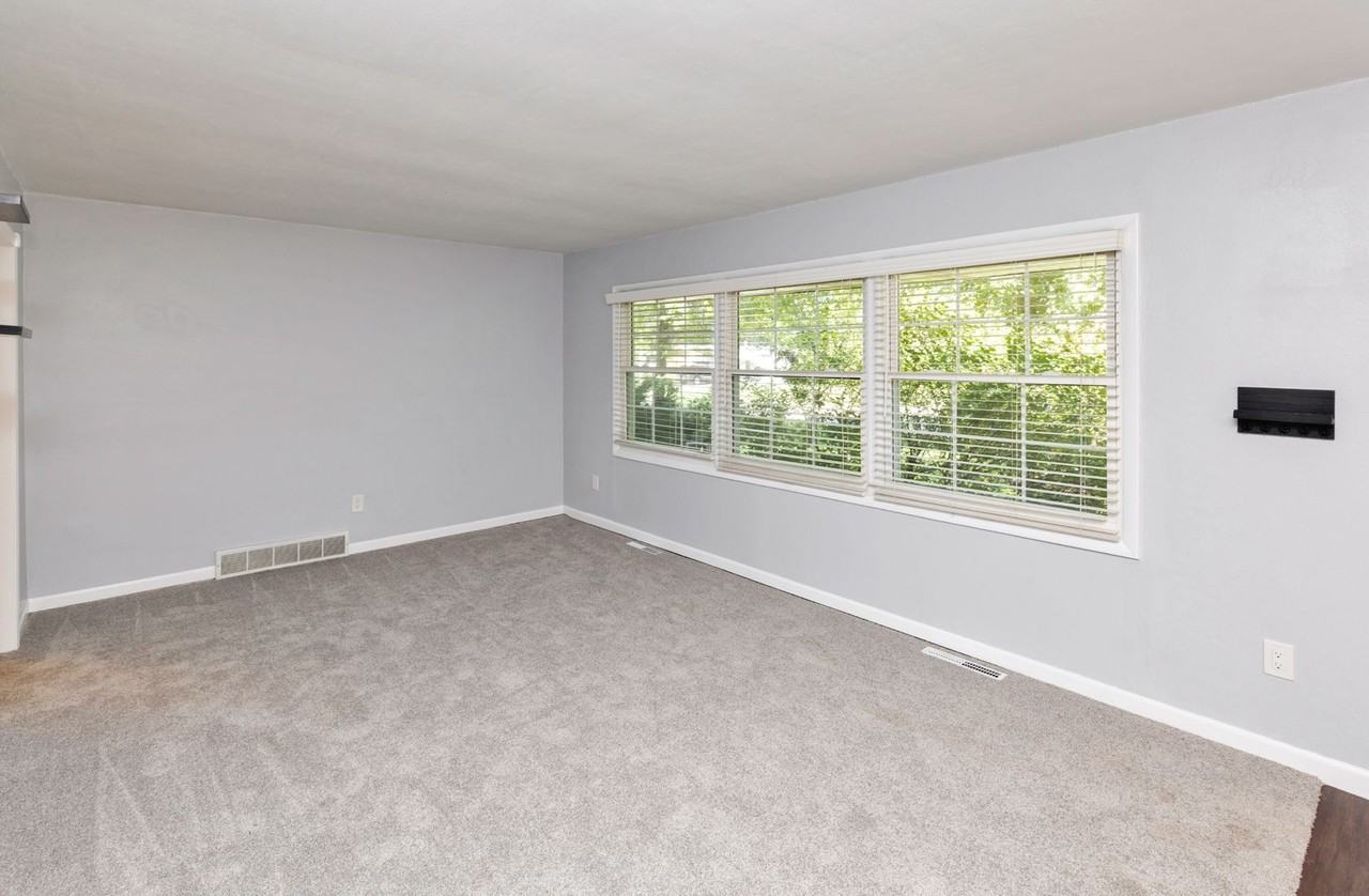 4509 Wakonda Pkwy - Photo 4 of 32
