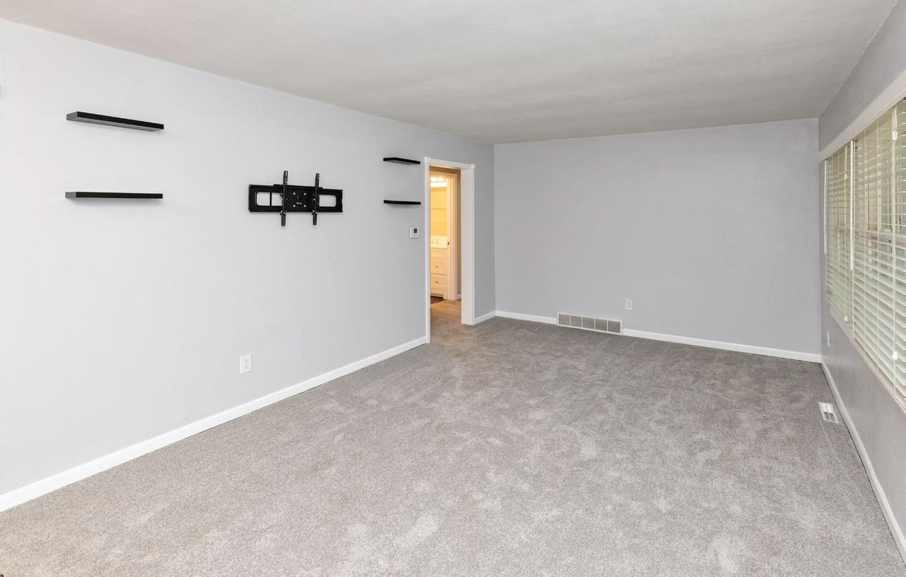4509 Wakonda Pkwy - Photo 5 of 32