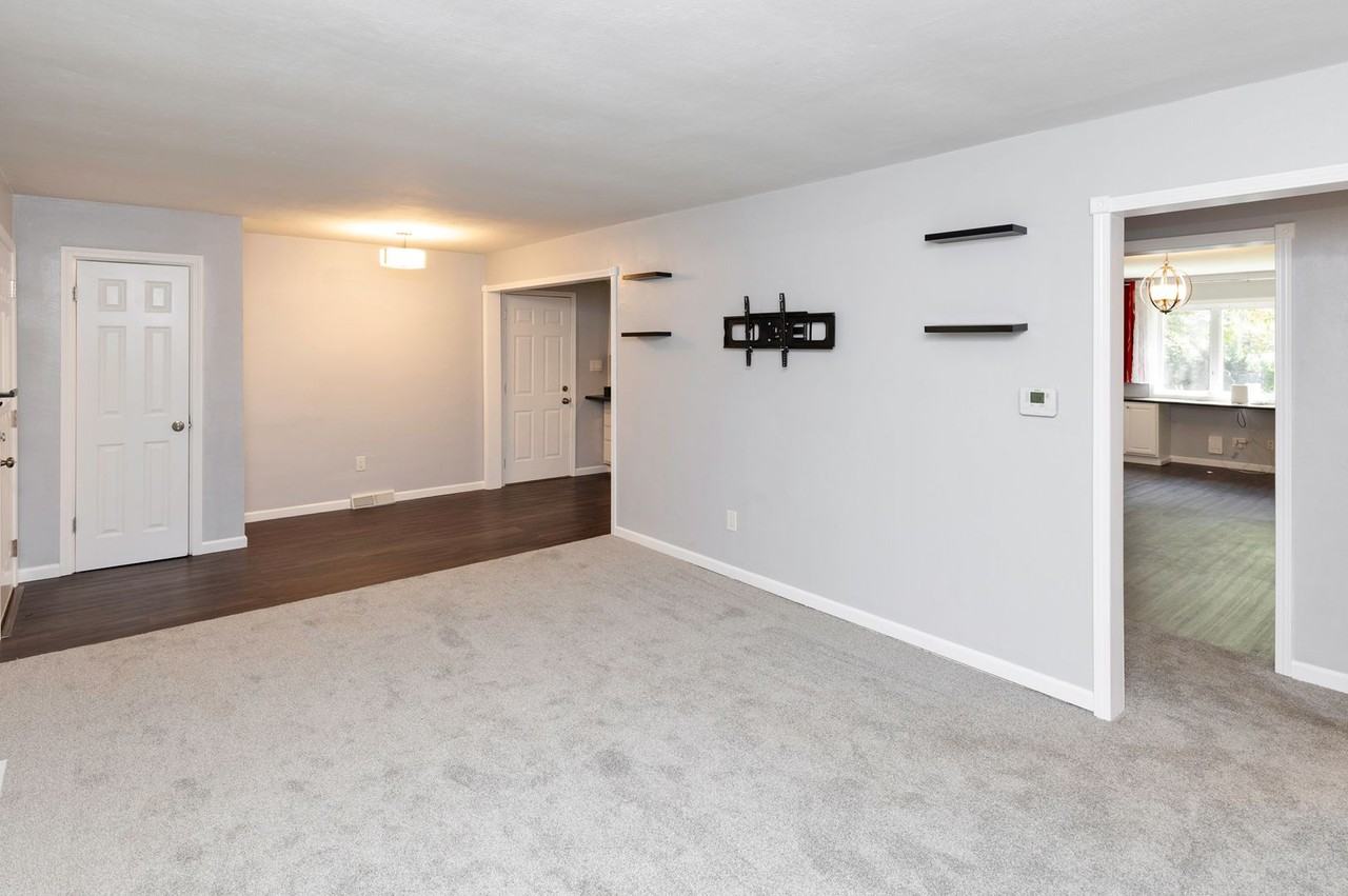 4509 Wakonda Pkwy - Photo 6 of 32
