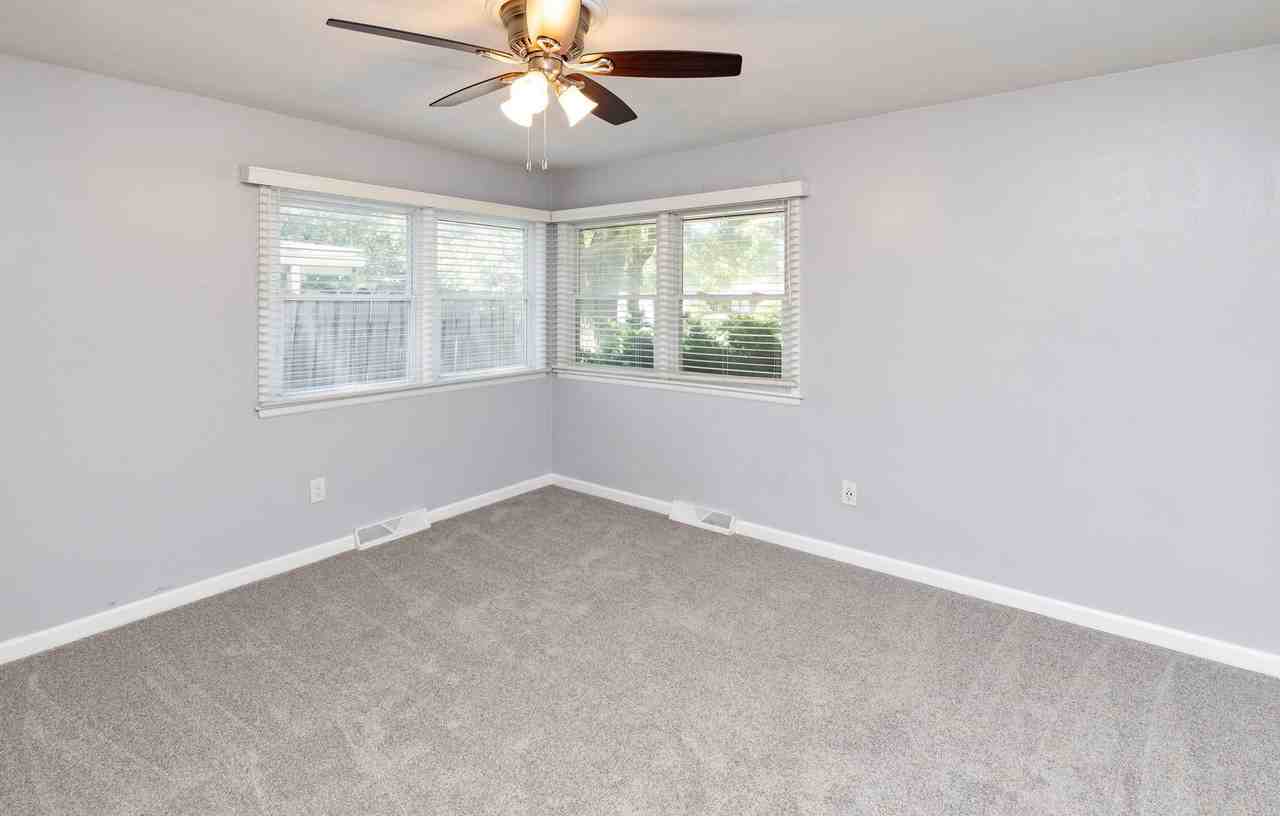 4509 Wakonda Pkwy - Photo 7 of 32