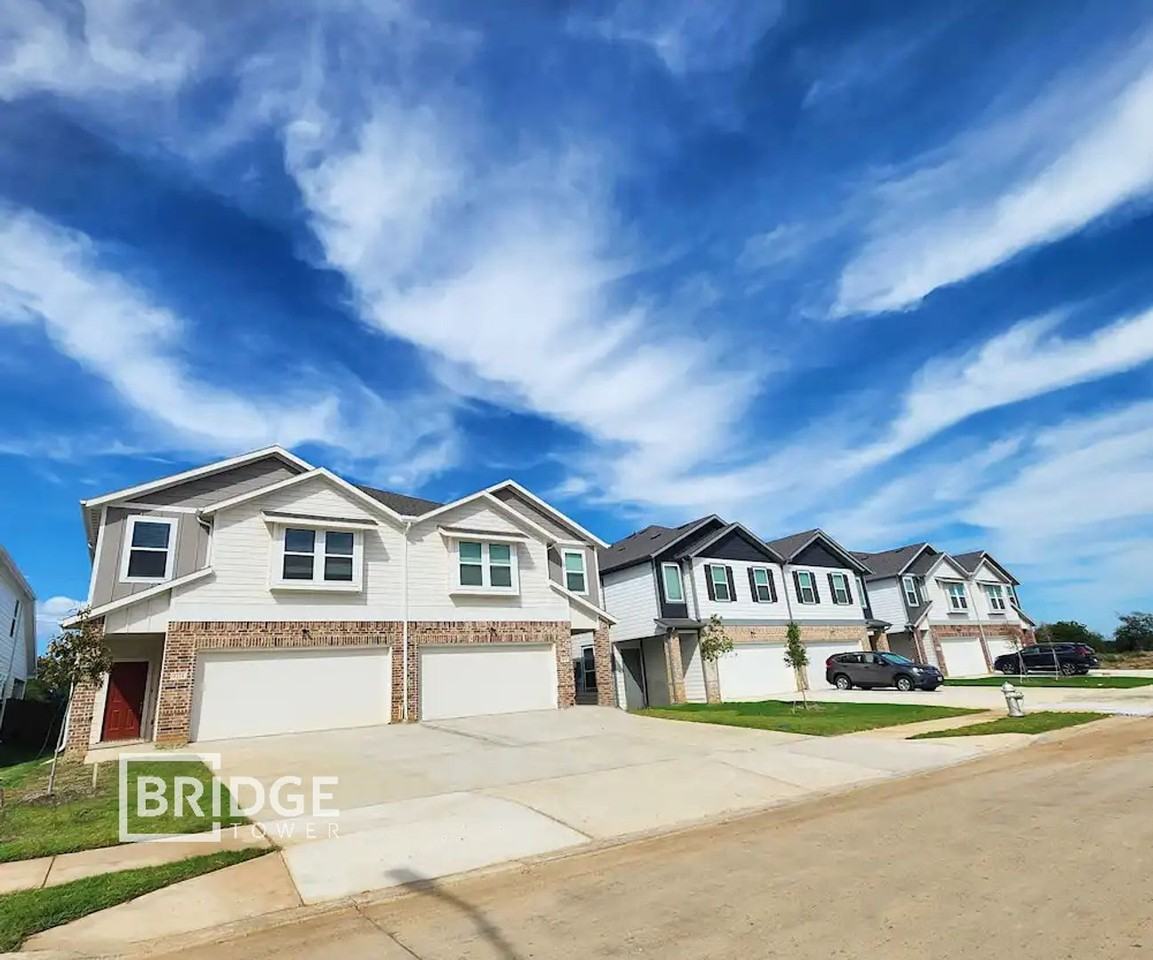 4221 Tobin Dr - Photo 2 of 15