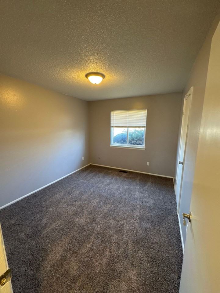 311 S Murray Blvd - Photo 4 of 9