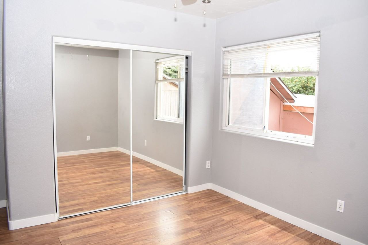 316 S 35th St - Photo 7 of 22
