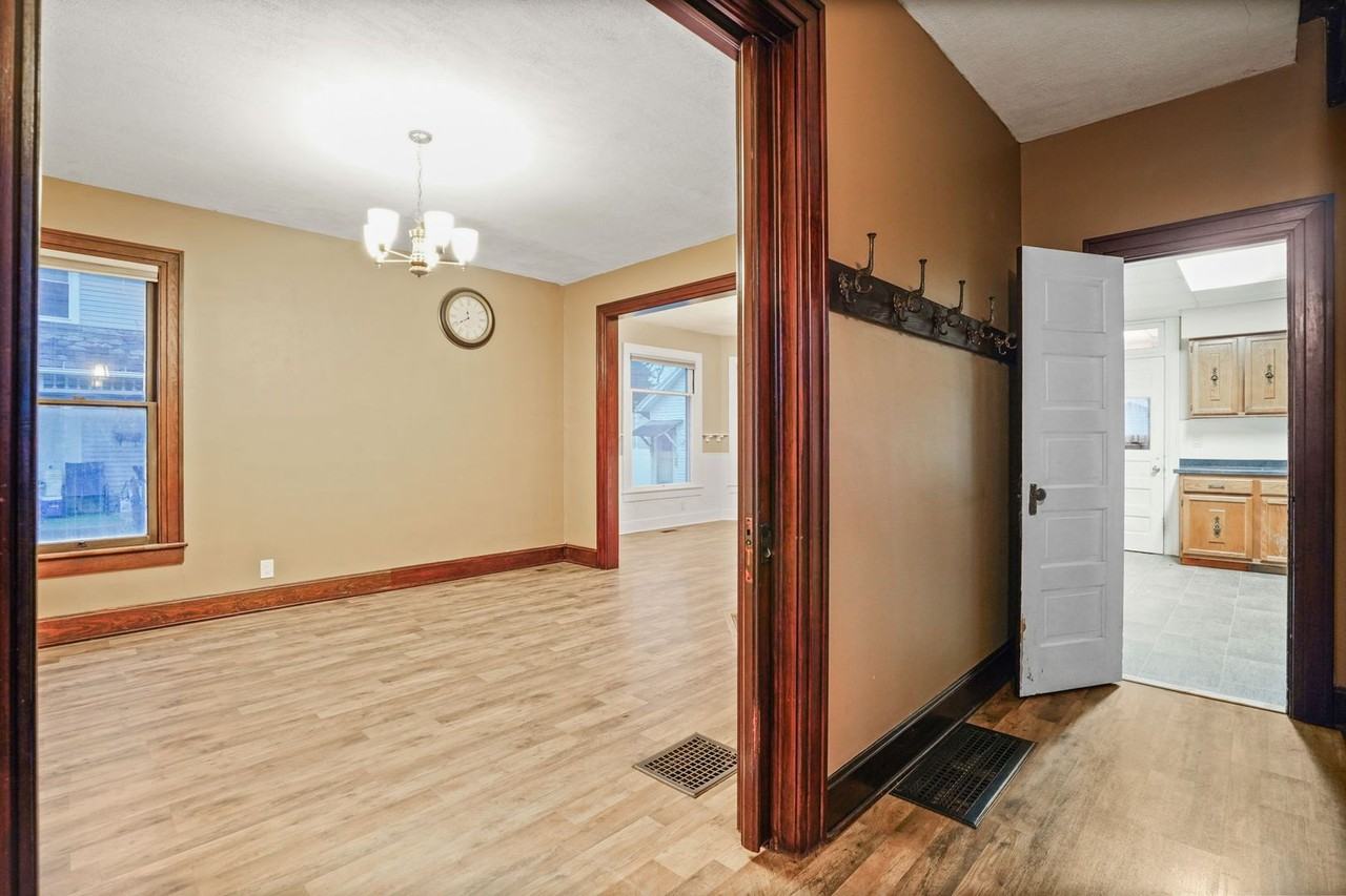 76 Commodore St - Photo 5 of 36