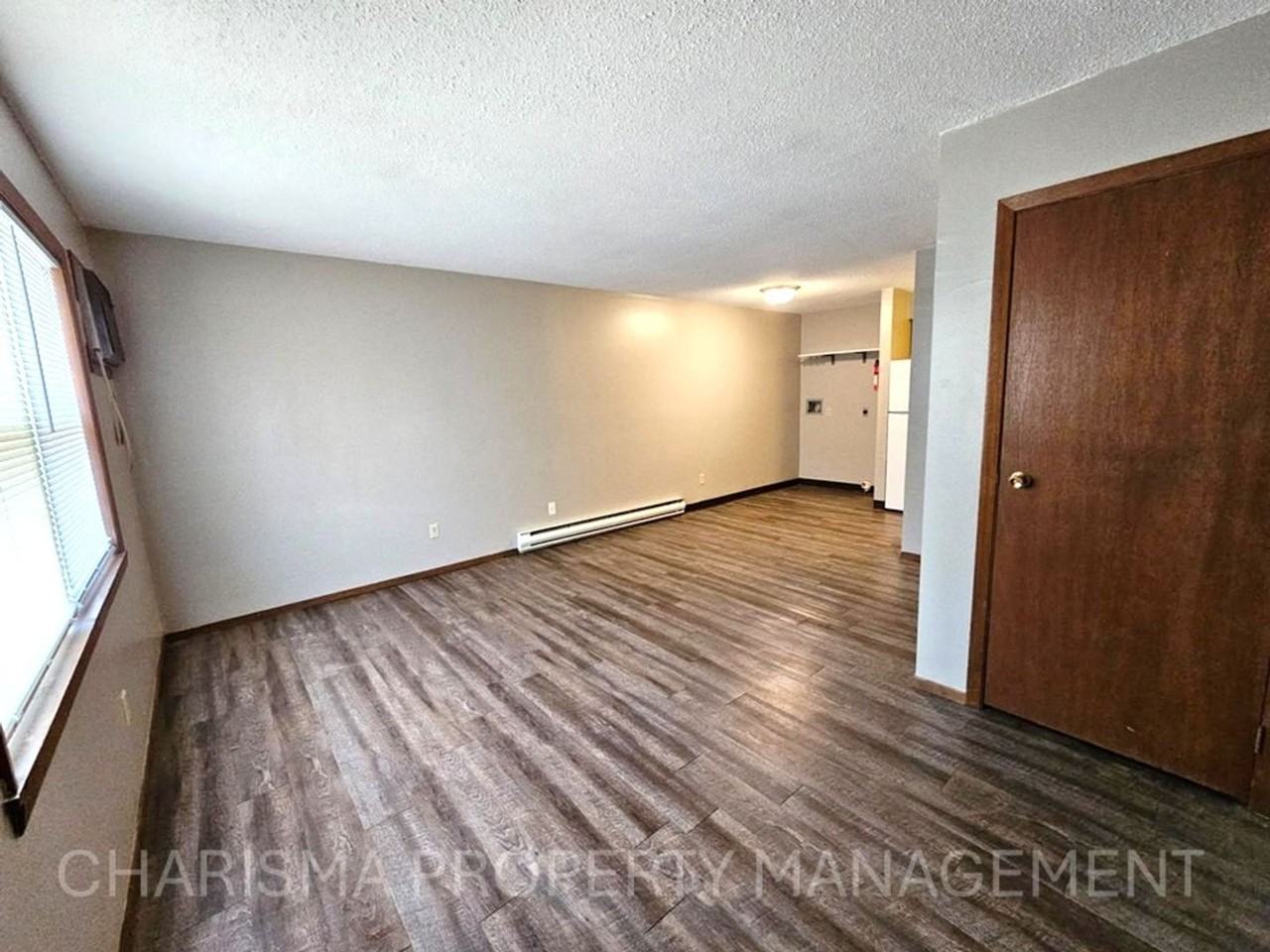 1009 4th St #3 - Photo 4 of 12