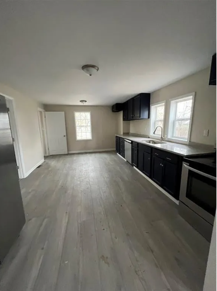 2205 Hendricks St - Photo 3 of 14