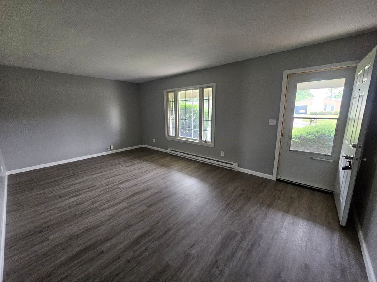1516 Edgewood Dr - Photo 2 of 10