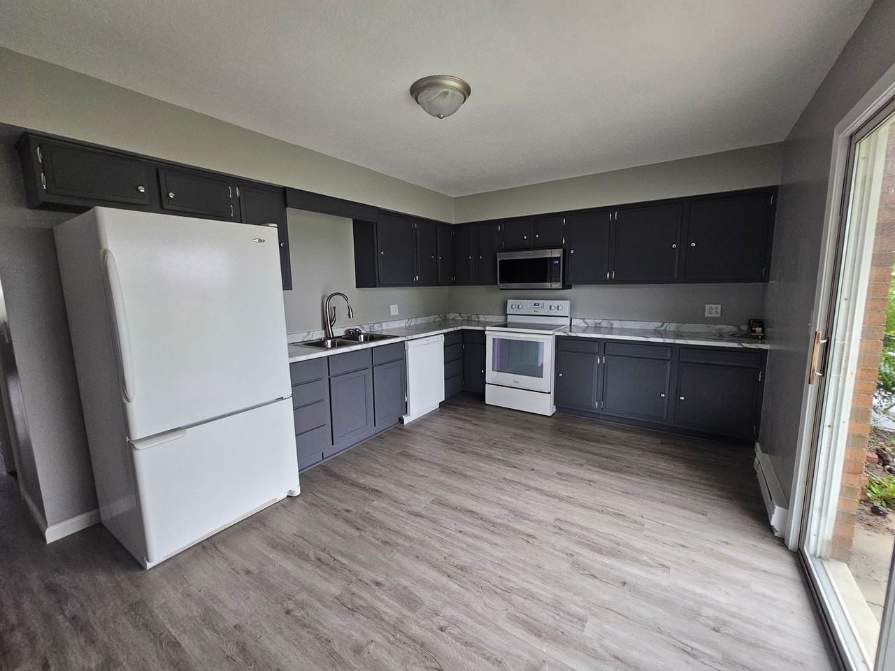 1516 Edgewood Dr - Photo 5 of 10