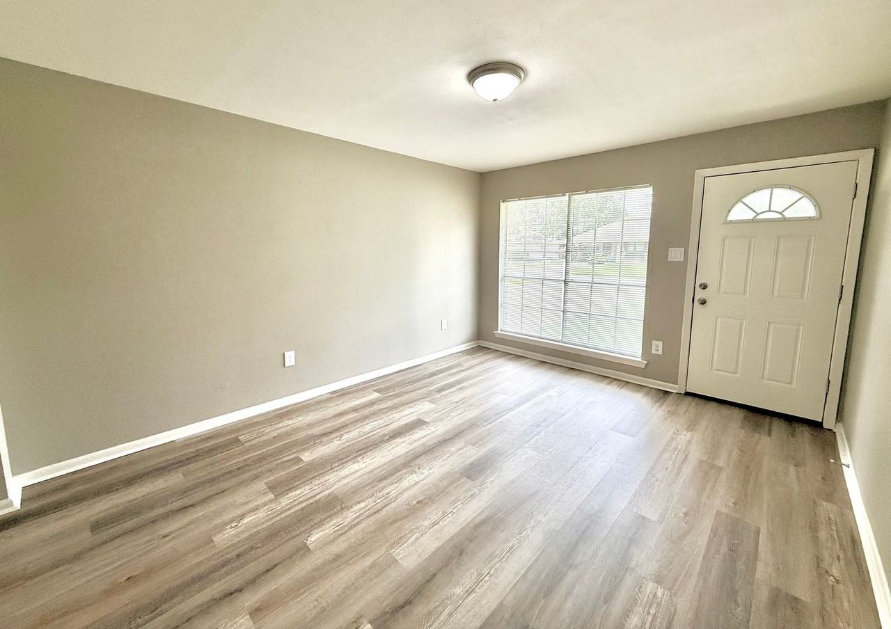 16820 Dahlgren Ave - Photo 6 of 13