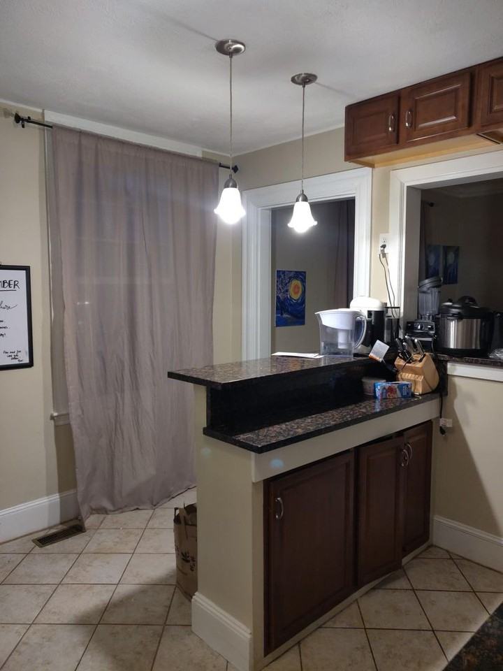 583 Watertown St - Photo 4 of 15