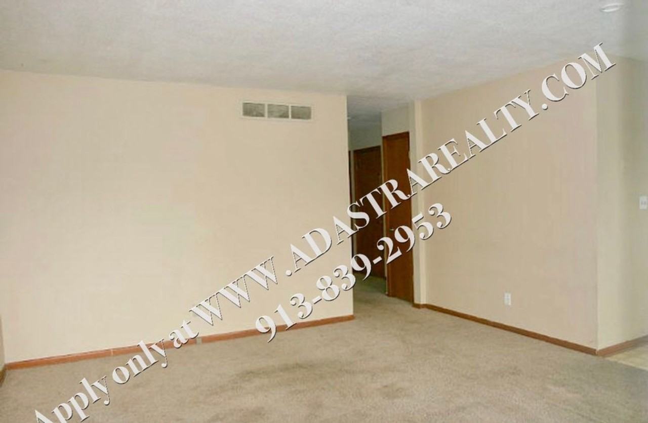 1402 S Harris Ave - Photo 2 of 5